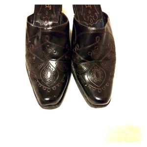 Mudd Women’s Size 7 M Clogs/Mules Western Blac